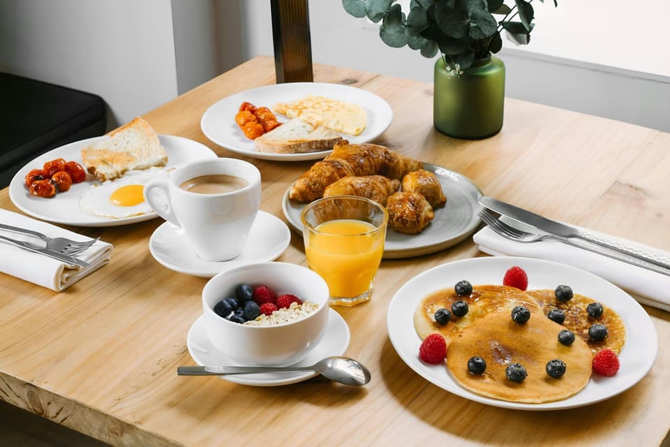 Restaurant/places to eat, Breakfast, Continental breakfast