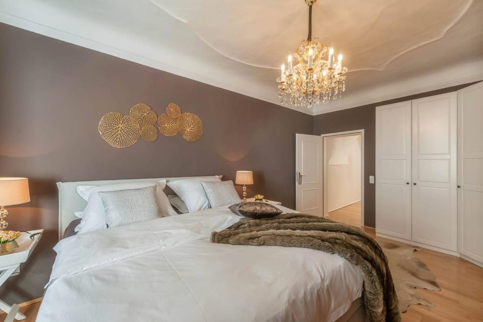 Bed, Photo of the whole room, wardrobe
