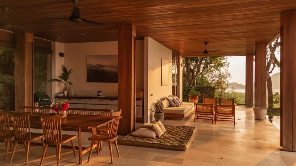 Property building, Living room, Dining area, Diving, Lunch