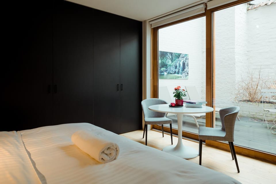 Patio, Bed, Balcony/Terrace, Living room, Seating area, Dining area, Bedroom