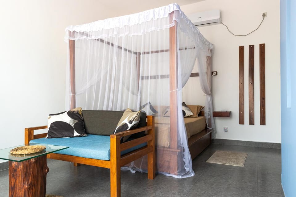 Bed, Photo of the whole room, Seating area