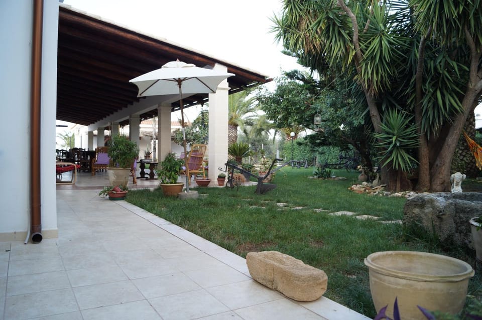 Property building, Facade/entrance, Garden