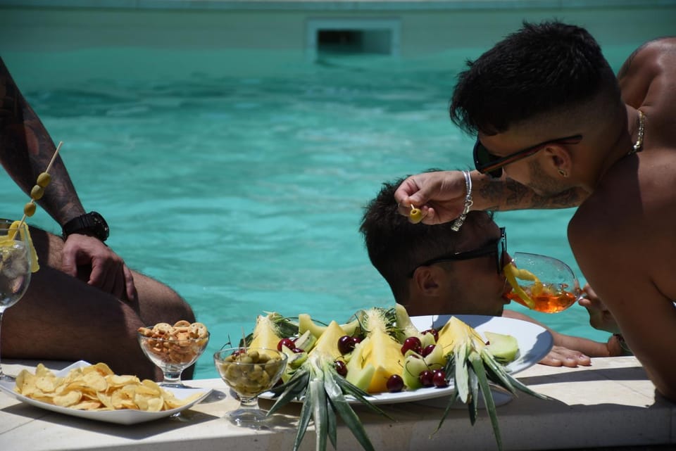 Swimming pool, Swimming pool