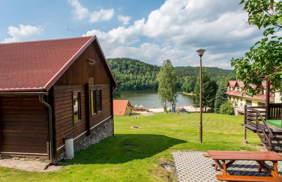 Property building, Day, Natural landscape, Garden view, Lake view, Mountain view