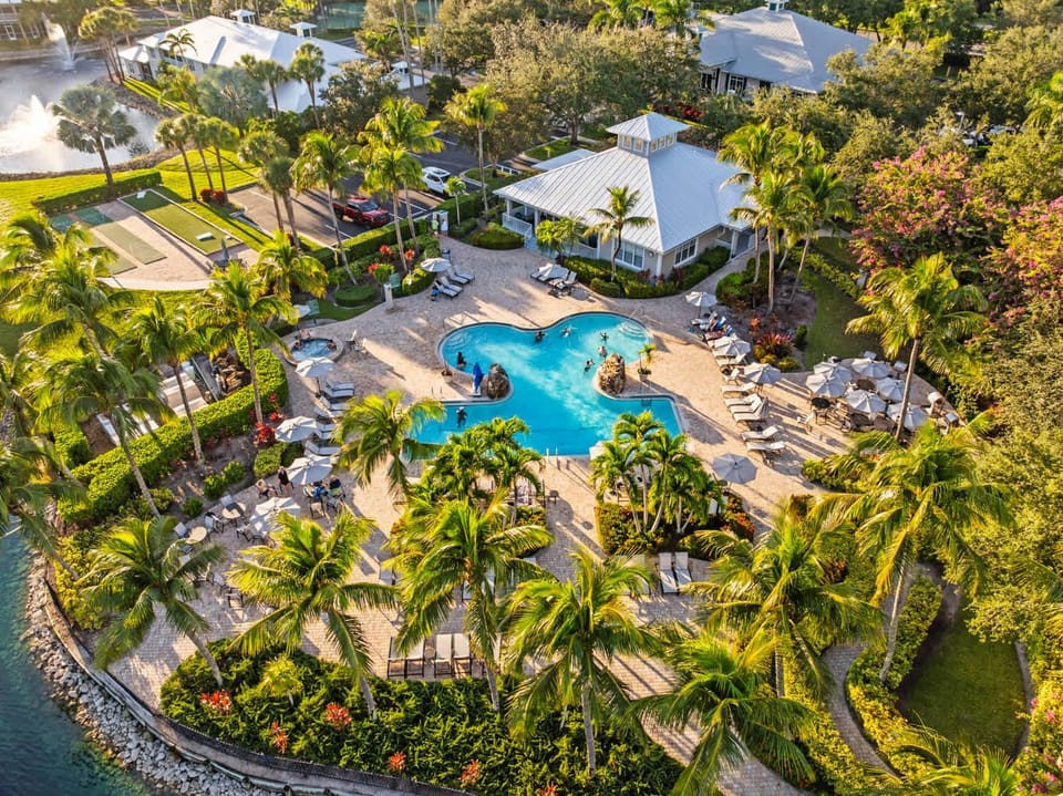 Natural landscape, Bird's eye view, Lake view, Pool view, Swimming pool, Swimming pool