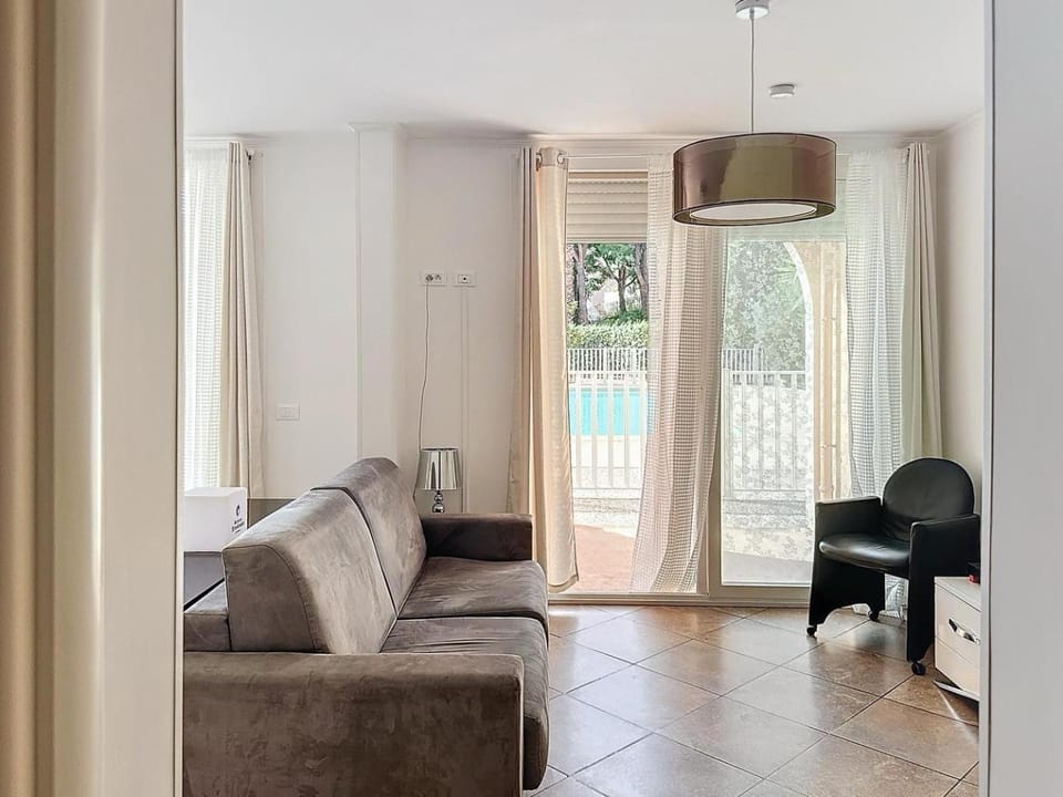 Direct Monaco 2 Pièces devant piscine Apartment in Monaco