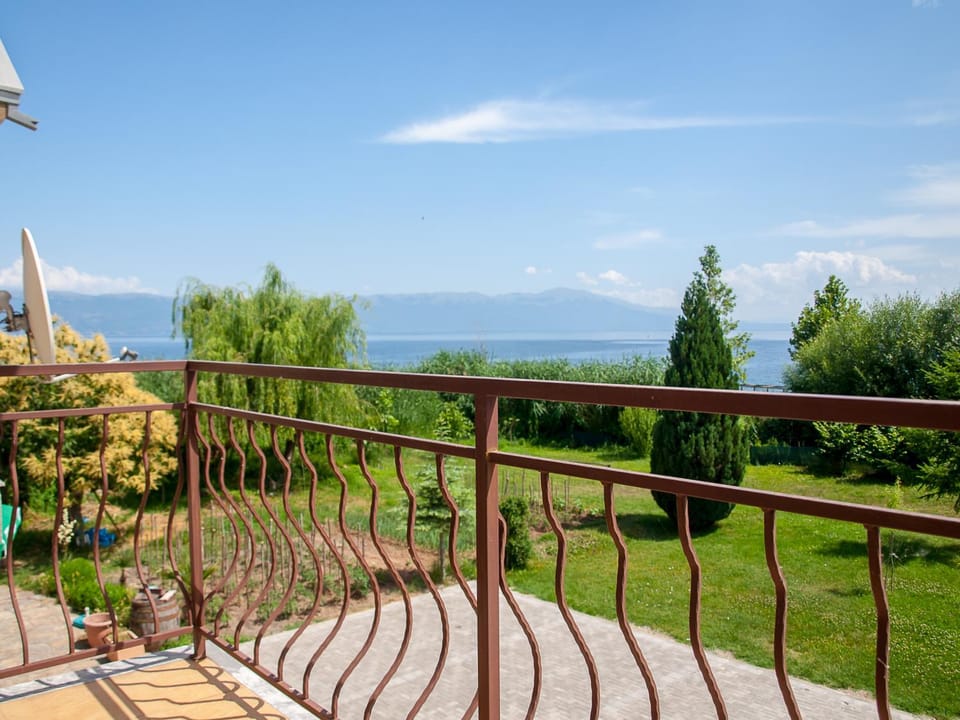 Balcony/Terrace, Lake view
