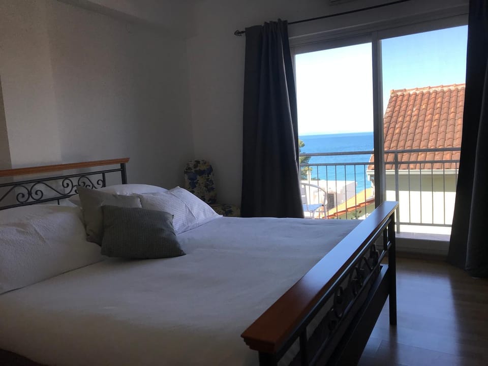 View (from property/room), Balcony/Terrace, Bedroom