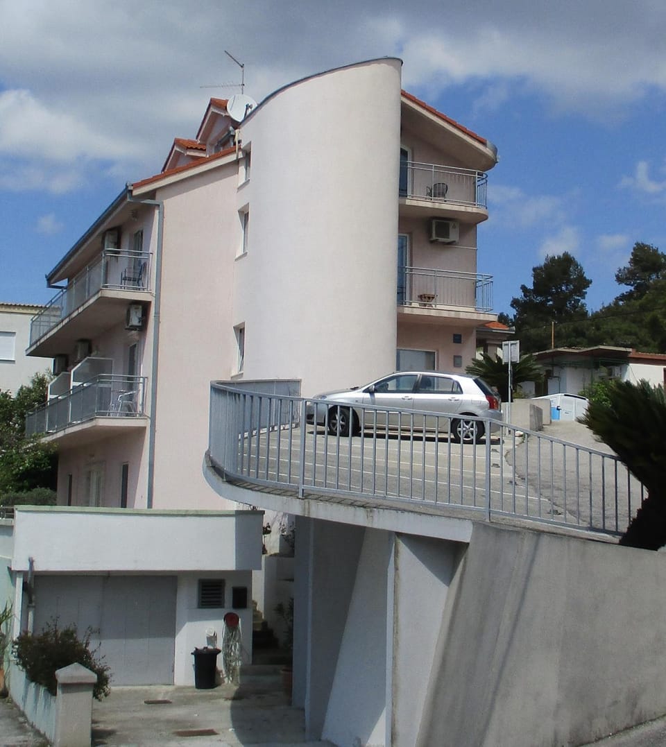 Property building, Facade/entrance, Parking