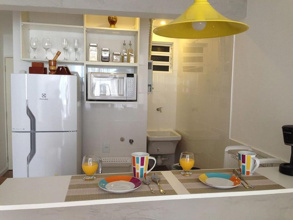 Coffee/tea facilities, Kitchen or kitchenette, Food and drinks, Photo of the whole room, Decorative detail, Dining area