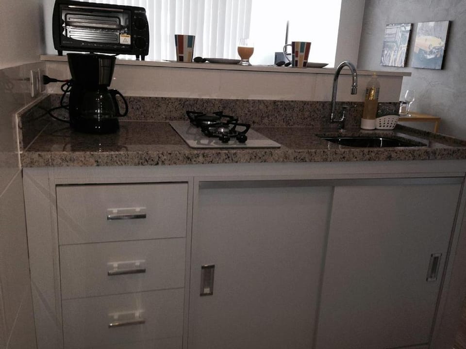 Coffee/tea facilities, Kitchen or kitchenette, Photo of the whole room