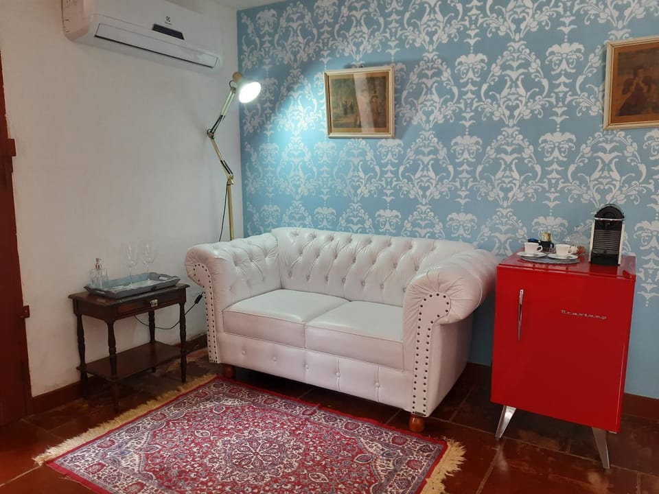 Coffee/tea facilities, Bedroom, oven, air conditioner
