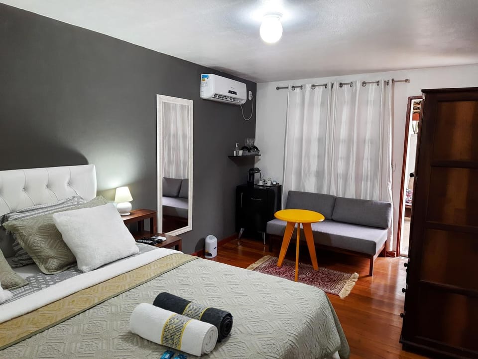 Photo of the whole room, oven, air conditioner