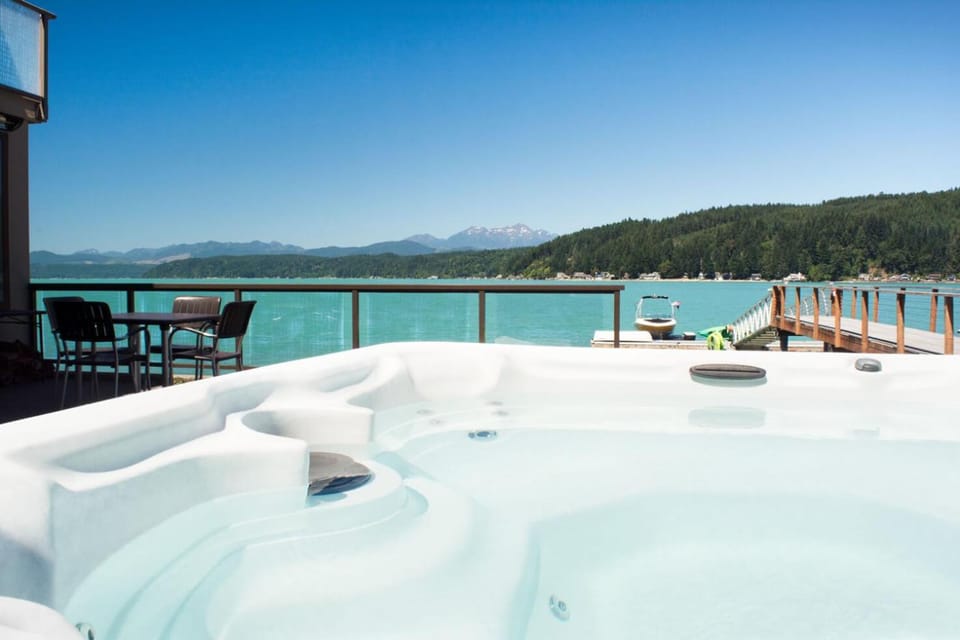 Luxury Lookout Hood Canal Vacation Rental House in Hood Canal