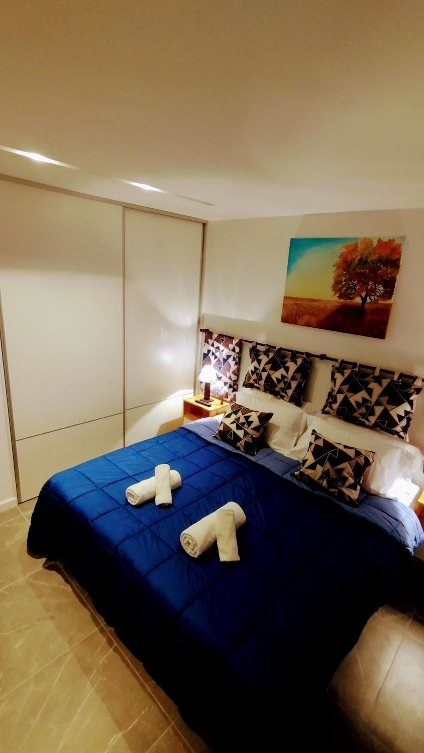 Bed, Bedroom, towels