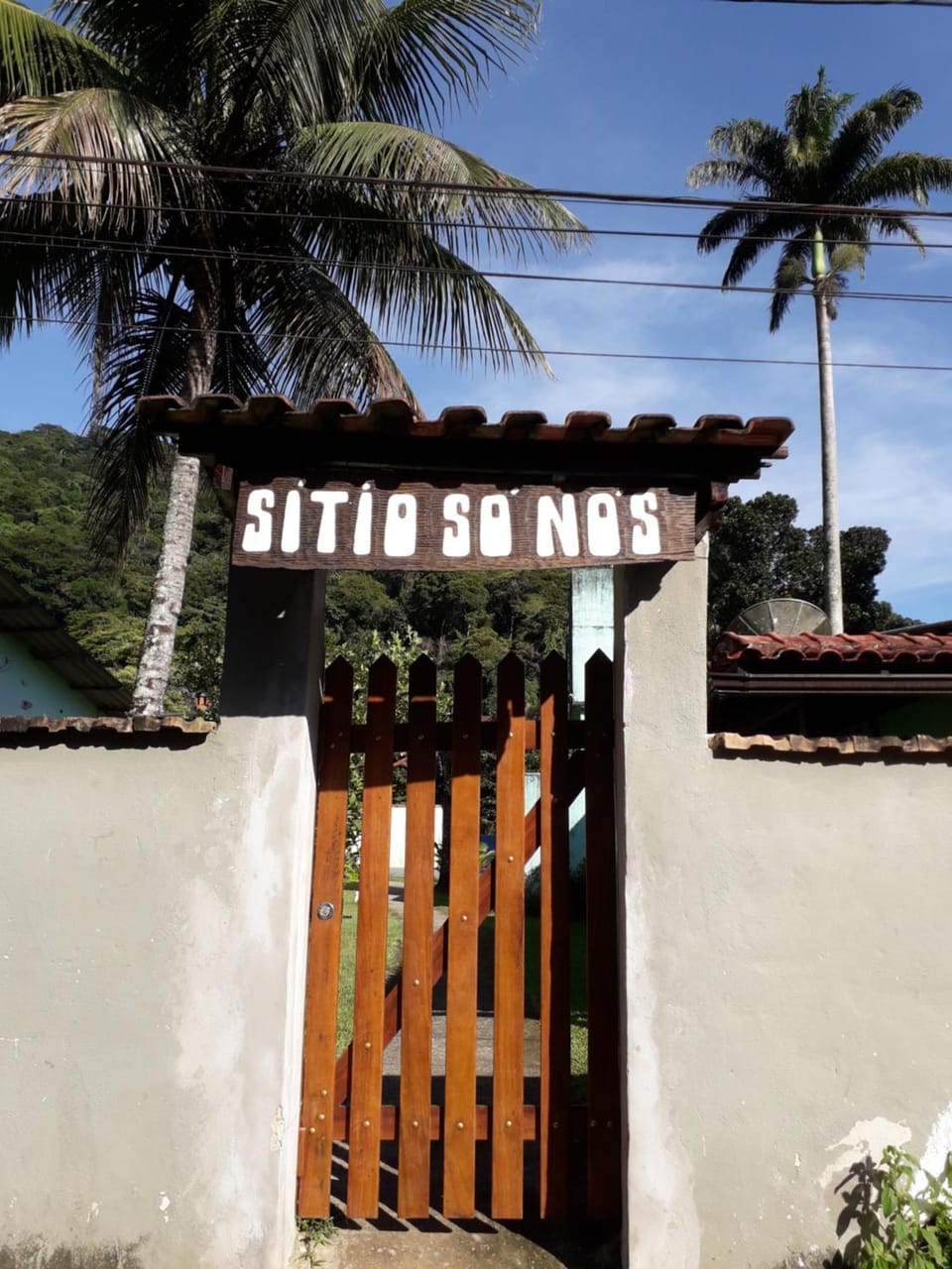 Facade/entrance, Text overlay