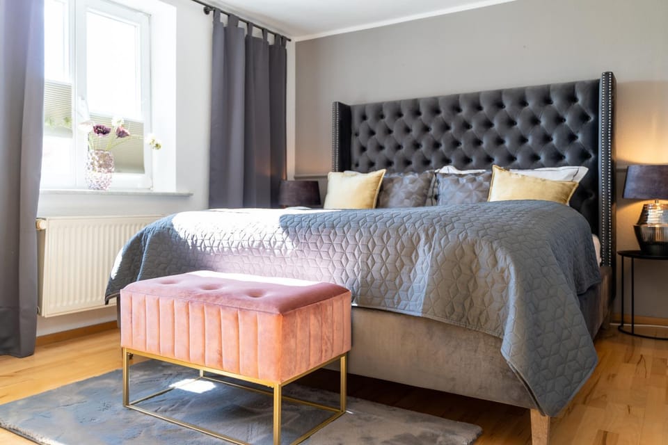 Photo of the whole room, Bedroom