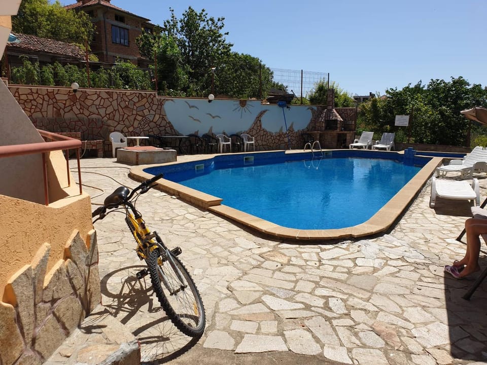 Pool view, Swimming pool, sunbed