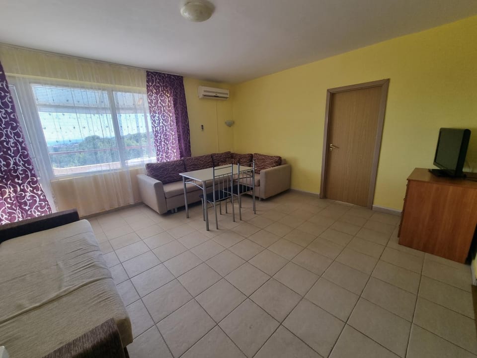 Living room, Photo of the whole room