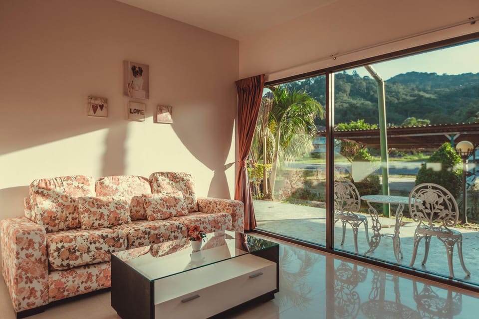 Seating area, Mountain view