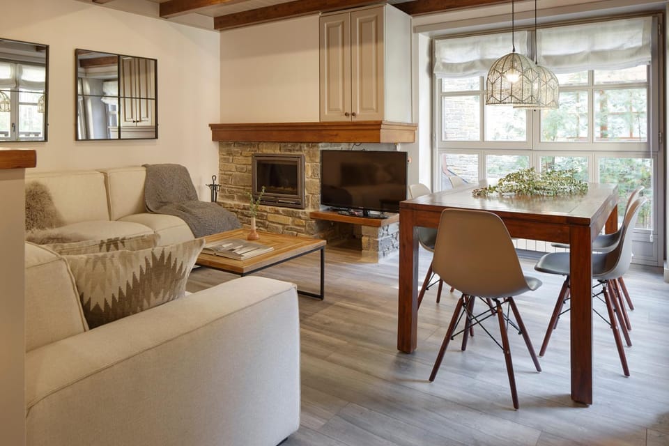 Living room, Dining area