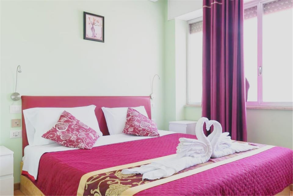 Summer, Photo of the whole room, Decorative detail, Bedroom, On site, bunk bed