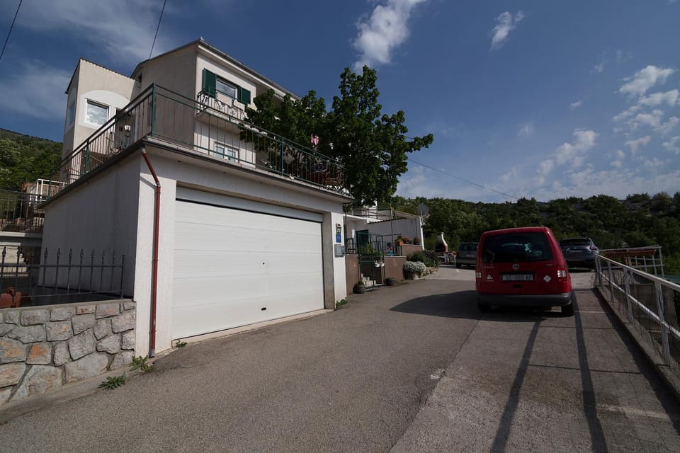 Property building, Neighbourhood