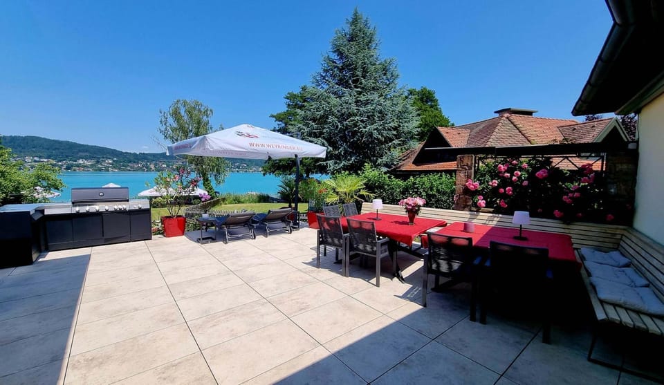 BBQ facilities, View (from property/room), Balcony/Terrace, Dining area, Lake view, sunbed