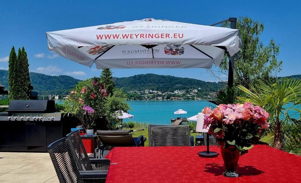 BBQ facilities, Balcony/Terrace, Dining area, Lake view