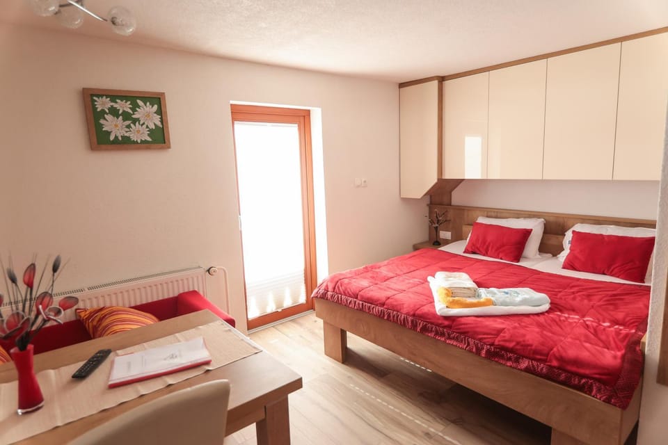 Bed, Living room, Seating area, Dining area, Bedroom