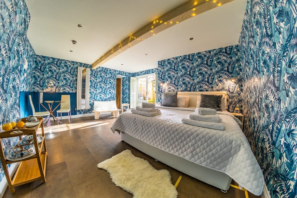 Bed, Photo of the whole room