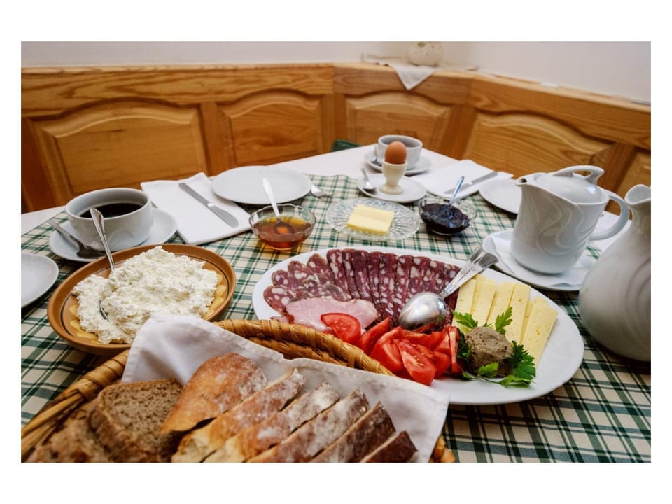 Food and drinks, Food, Breakfast, Continental breakfast, Buffet breakfast