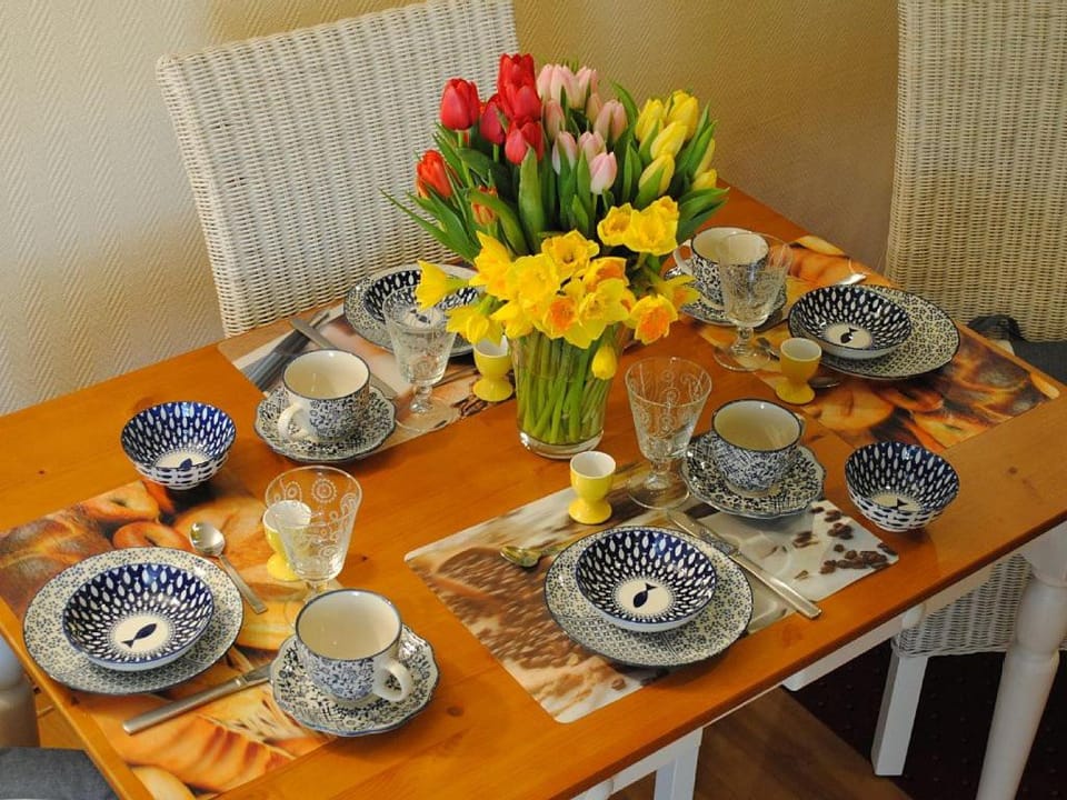 Food and drinks, Dining area, Food