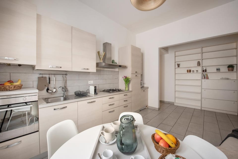 Kitchen or kitchenette, Dining area, stove