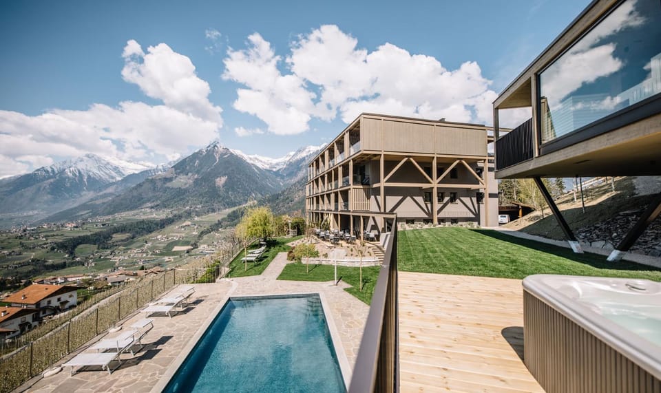 Property building, Pool view, Swimming pool