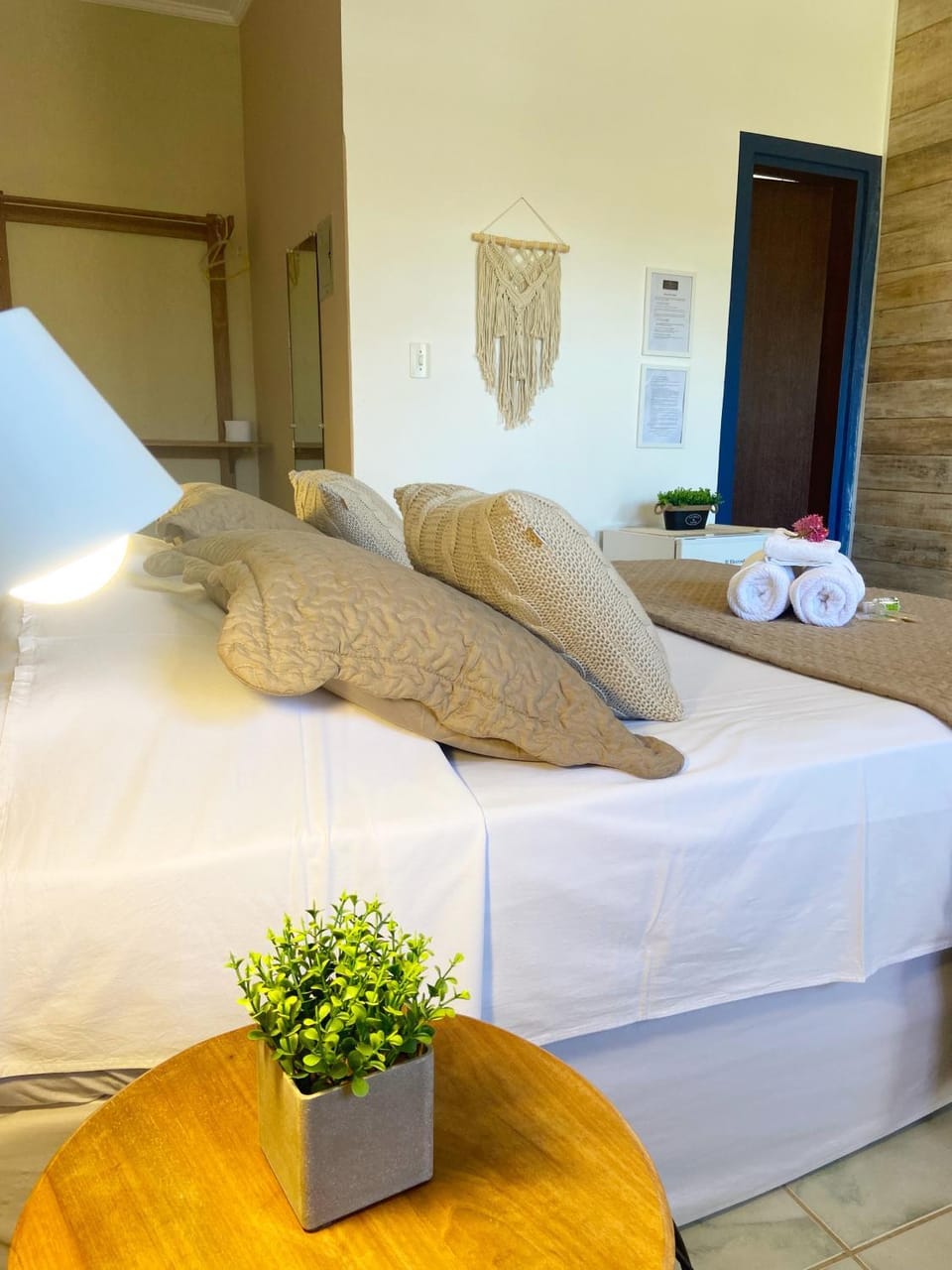 Pousada Luz do Sol, com piscina, quartos amplos e confortáveis no centro de Carrancas Inn in Carrancas