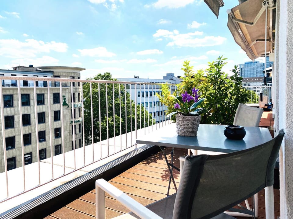 View (from property/room), Balcony/Terrace, City view