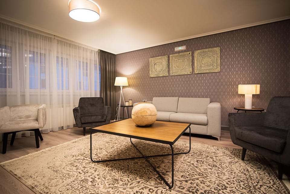 Communal lounge/ TV room, Lounge or bar, Other, Decorative detail, Area and facilities, Entertainment