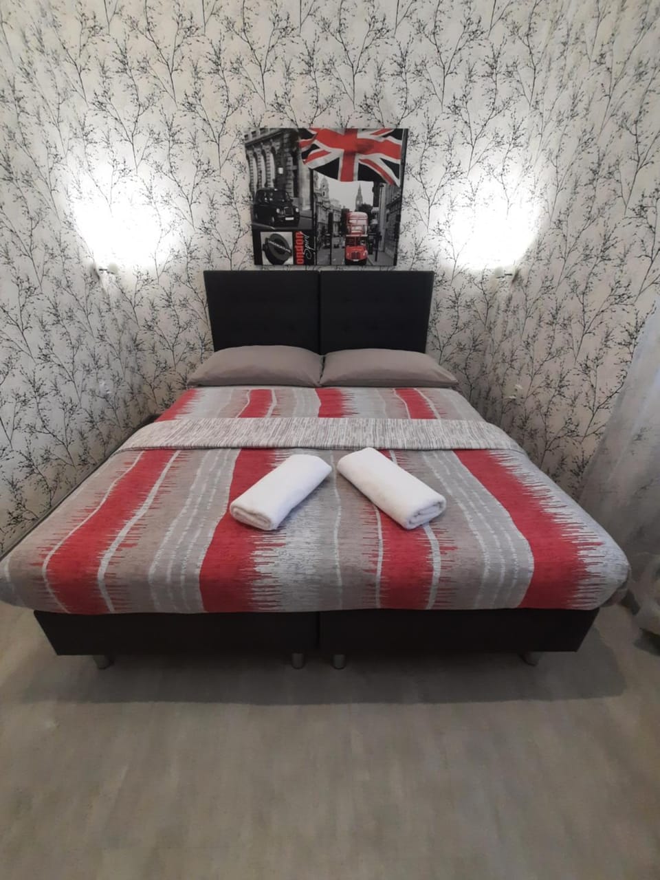 Bed, Photo of the whole room