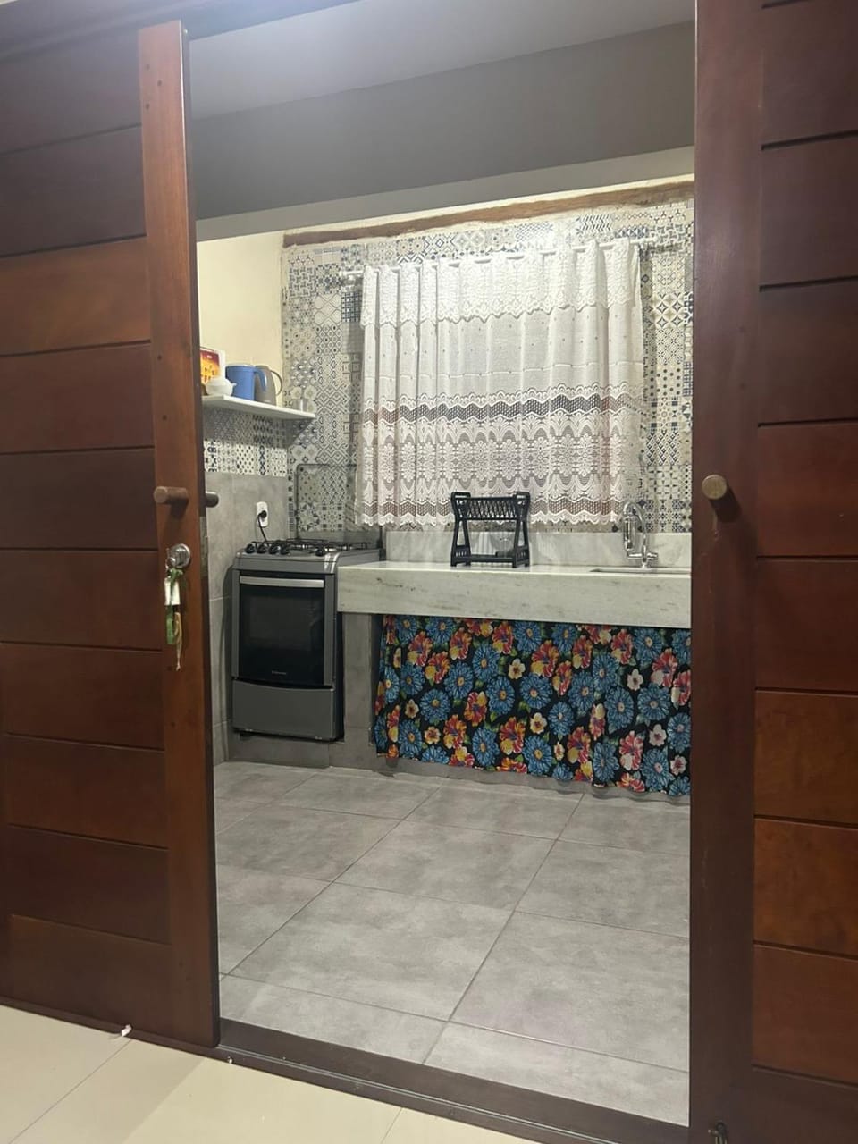 Kitchen or kitchenette, minibar, oven, stove