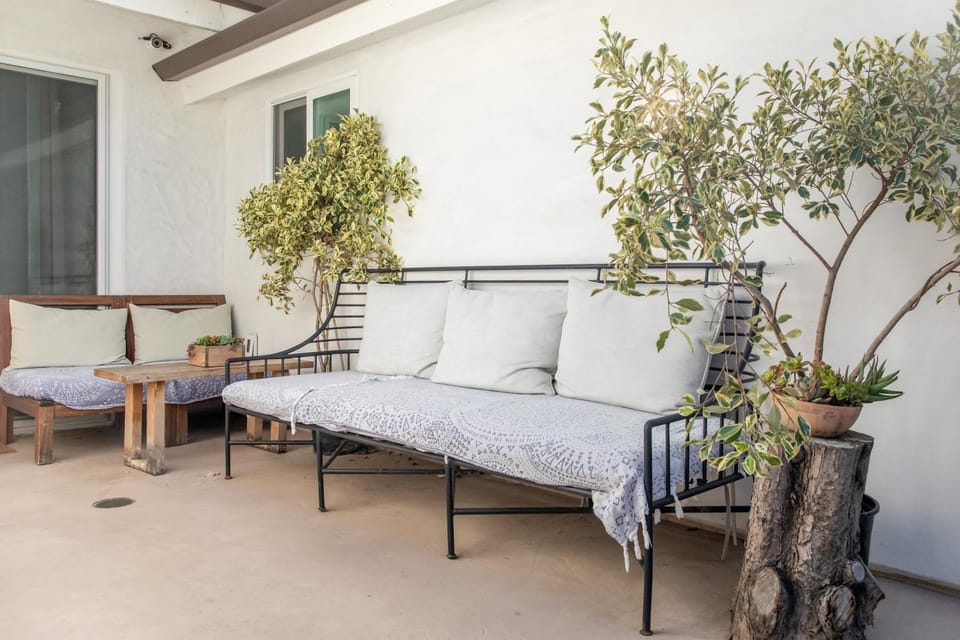 Patio, Day, Balcony/Terrace, Seating area