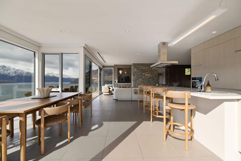 The Views and Spa 4BRM Villa in Queenstown