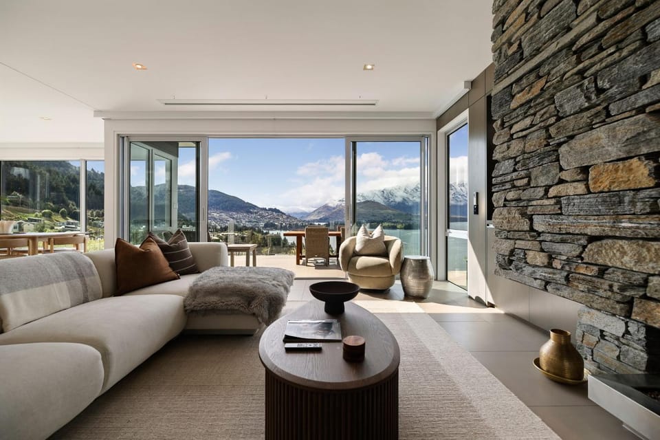 The Views and Spa 4BRM Villa in Queenstown