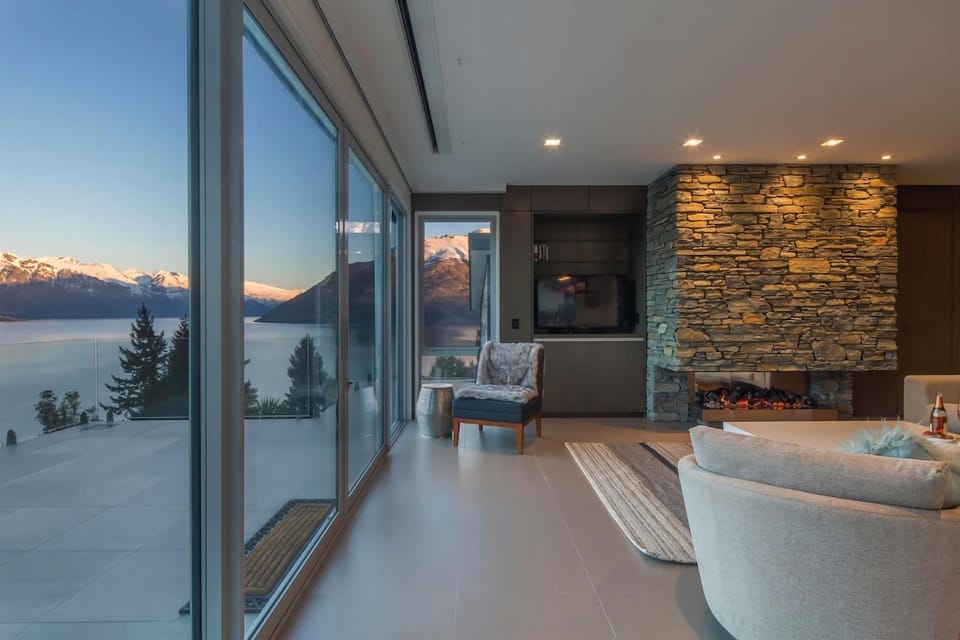 The Views and Spa 4BRM Villa in Queenstown