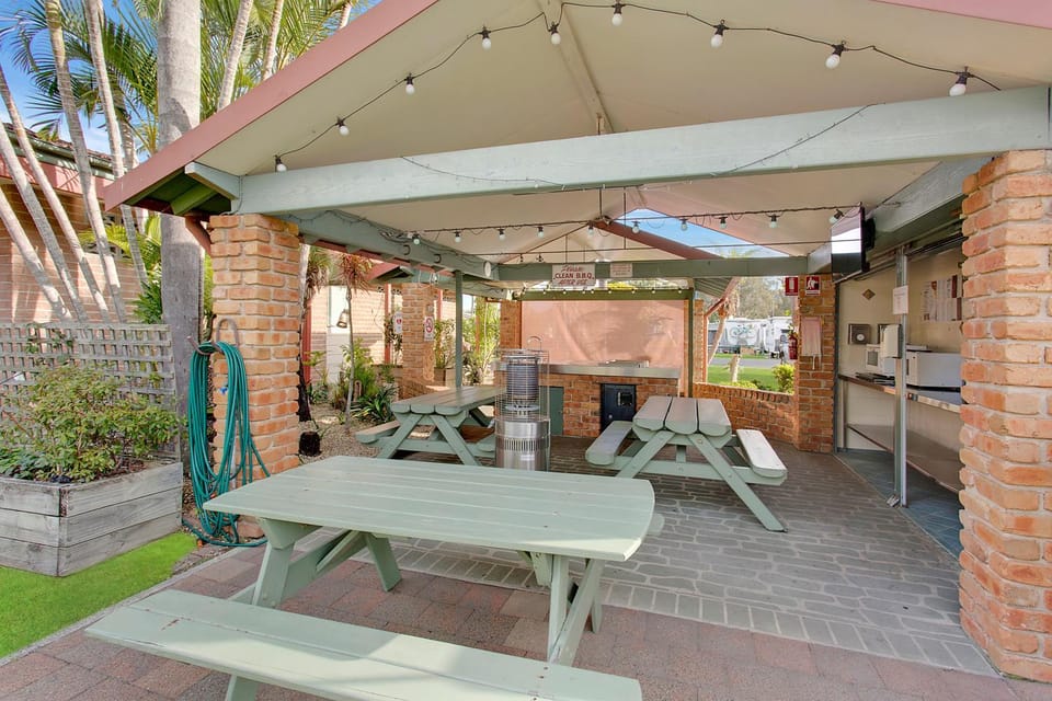 BBQ facilities, Kitchen or kitchenette