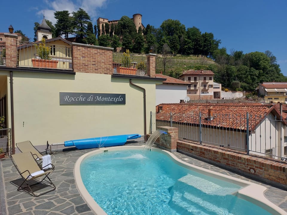 Day, Activities, Summer, View (from property/room), City view, Landmark view, Pool view, Swimming pool, Inner courtyard view, sunbed