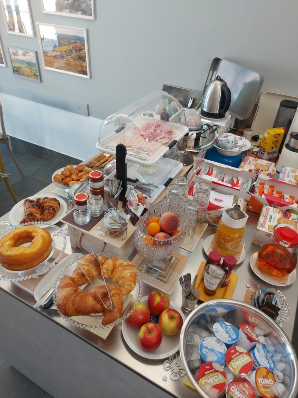 Summer, Coffee/tea facilities, Food and drinks, Food, Meals, Breakfast, Buffet breakfast, Non alcoholic drinks, Seasons, toaster, air conditioner