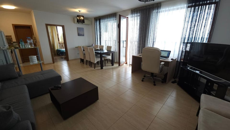 Communal lounge/ TV room, TV and multimedia, Living room