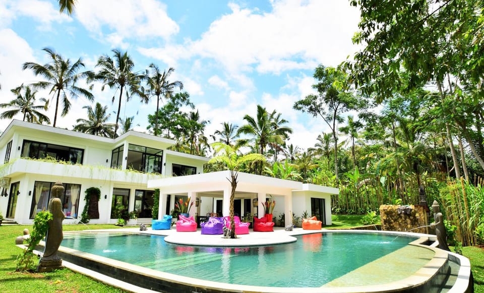 Property building, Pool view, Swimming pool, Swimming pool