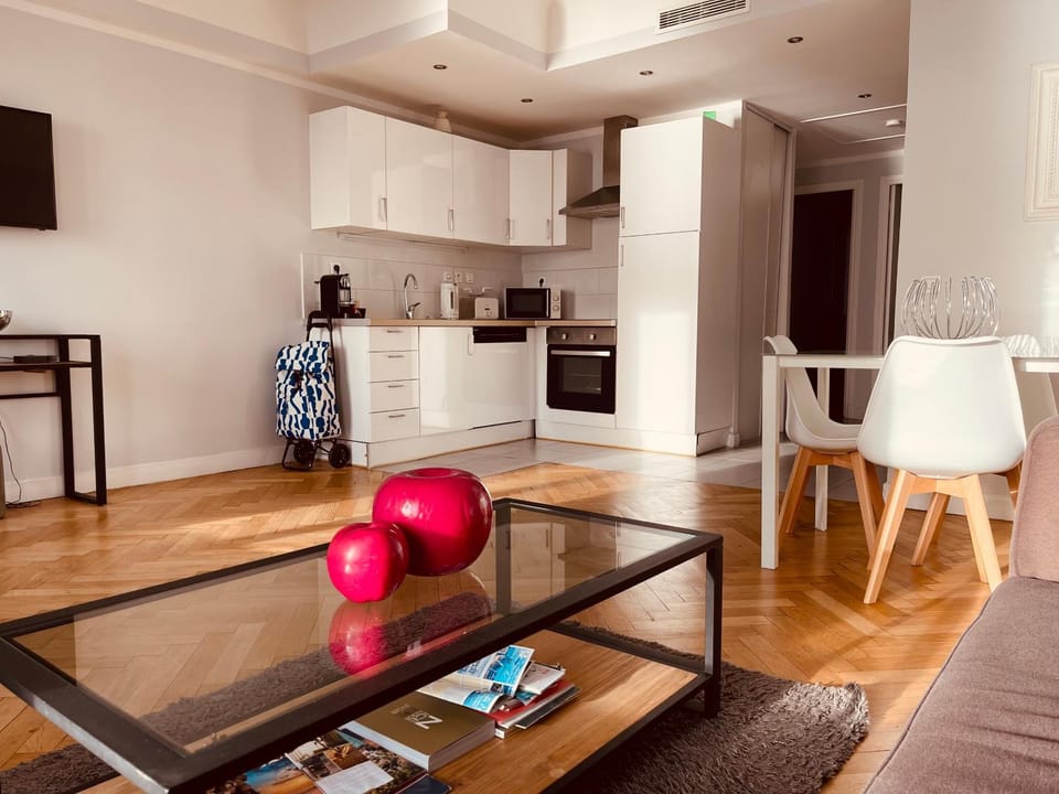 Living room, Seating area, Dining area, kitchen